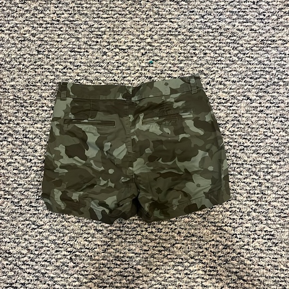 Old navy fatigue shorts - Picture 2 of 5